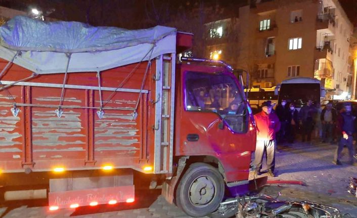 Manisa’da kamyonet motosikletle çarpıştı: 1 ölü, 1 ağır yaralı