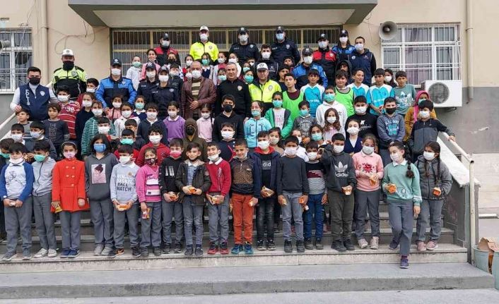 Mersin polisi öğrencilerle buluştu