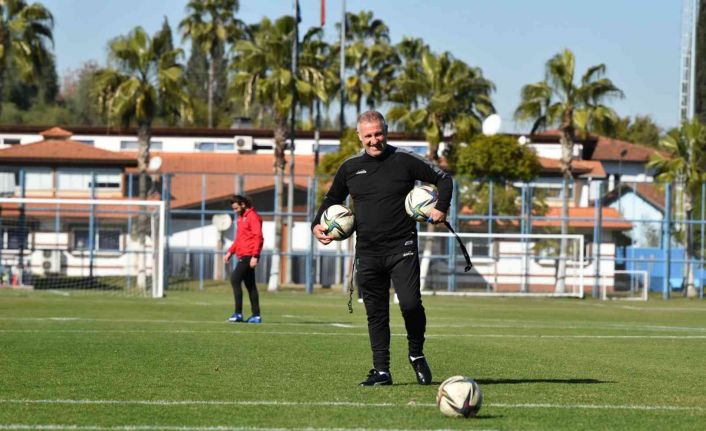 Mesut Bakkal, “Taraftarlarımızı takıma destek vermeye çağırıyorum”