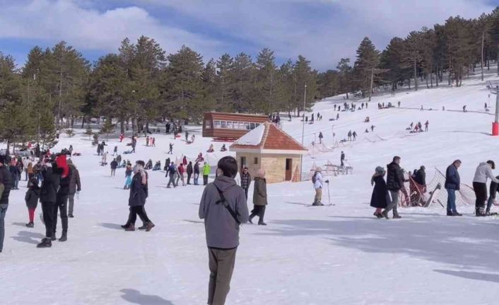 Muratdağı Termal Kayak Merkezi’ne yoğun ilgi