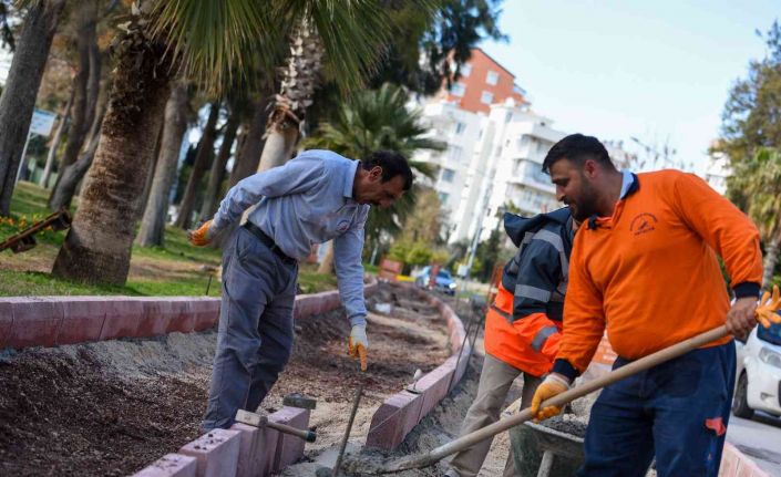 Muratpaşa’da bisiklet ve yürüyüş yollarında yenileme çalışması