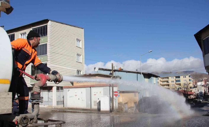 Oltu caddelerinde bahar temizliği