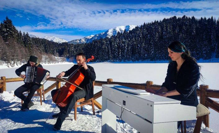 Şavşat Karagöl’de sanat doğayla buluştu