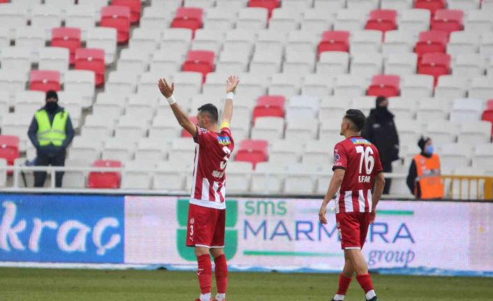 Sivasspor’da Uğur Çiftçi maç sonu 3’lü çektirdi