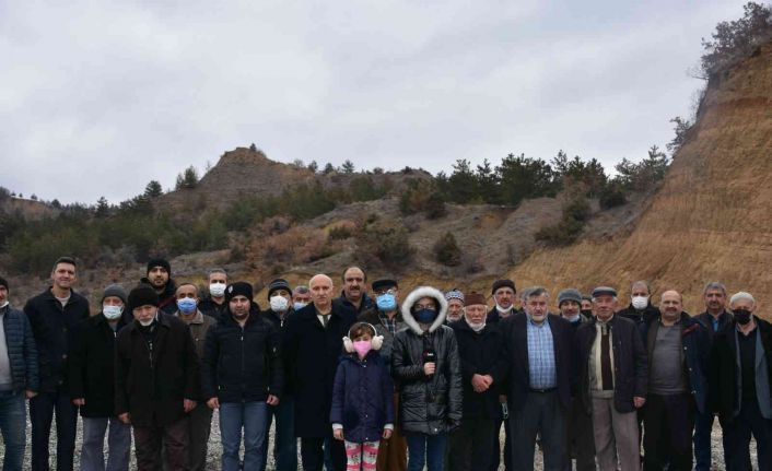 Tosya’da okulu olmayan mahalle sakinlerinden yetkililere çağrı