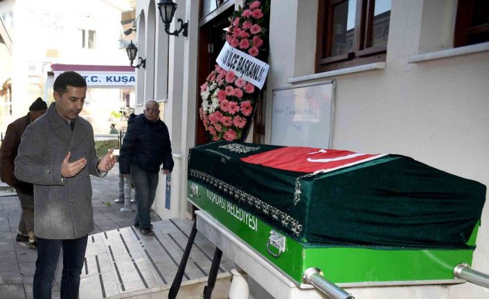 Ünlü müzisyen Kuşadası’nda gözyaşları içinde toprağa verildi