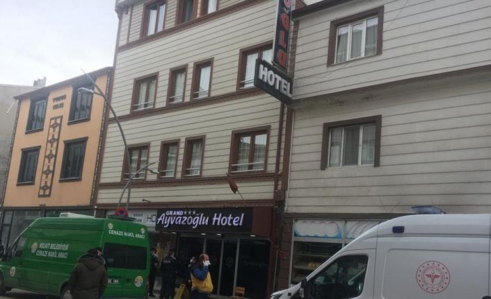 Yaşlı adam otel odasında ölü bulundu