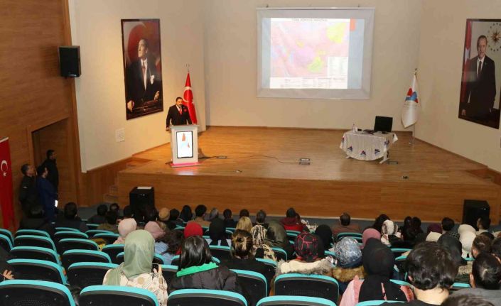 AİÇÜ’de “Türk Dünyası’nın Siyasi Coğrafyası ve Jeopolitik Önemi” konferansı