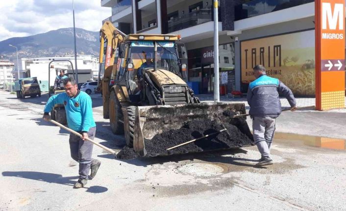 Alanya’da kış mevsiminde deforme olan yollar yenileniyor