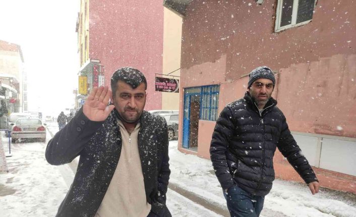 Ardahan’da kar yağışı nedeniyle 106 köy yolu ulaşıma kapandı