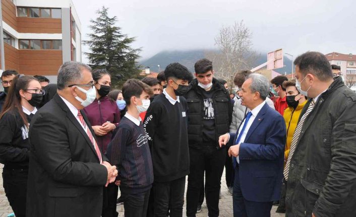 Başkan Akkaya gençlerle buluşmayı sürdürüyor