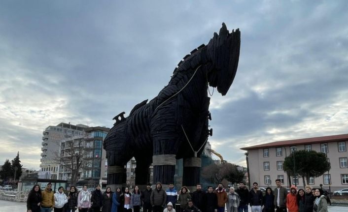 Batman Üniversitesi öğrencileri Sivas Ankara ve Çanakkale’yi gezdi