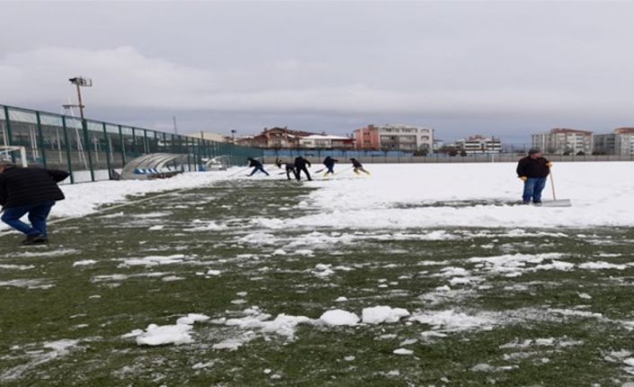 Bilecik’te futbol müsabakalarına kar engeli