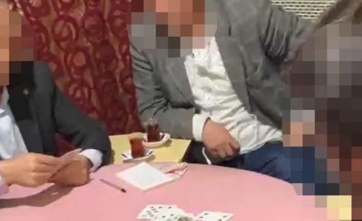 Bursa’da kumar oynatılan kıraathaneye şok baskın