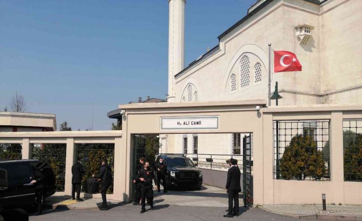 Cumhurbaşkanı Erdoğan cuma namazını Hz. Ali Camii’nde kıldı