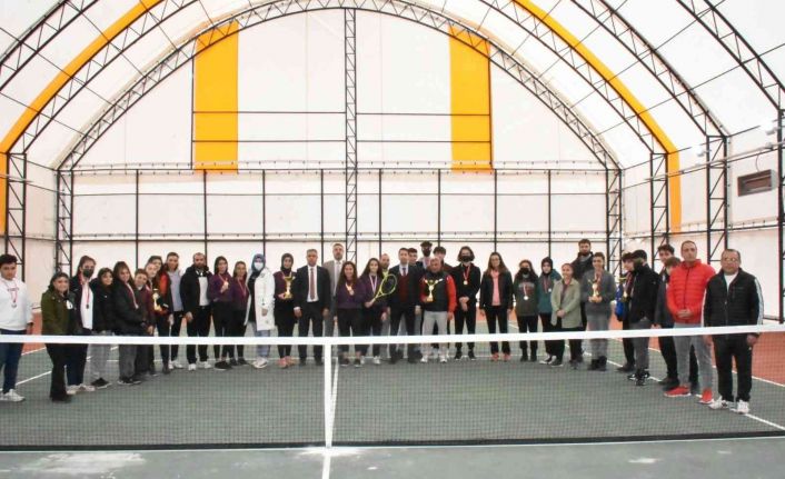 Elazığ’da tenis müsabakaları tamamlandı