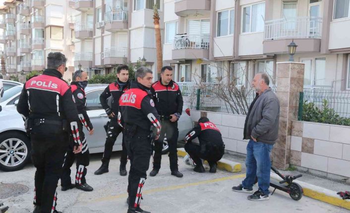 Emekli polis tartıştığı komşusunu silahla yaralayıp, parkta teslim oldu