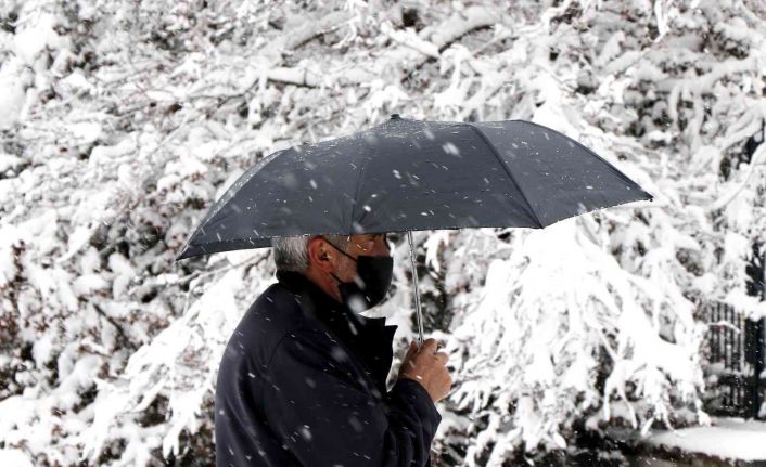 Erzincan’da kar ve tipiden 168 köy yolu ulaşıma kapandı