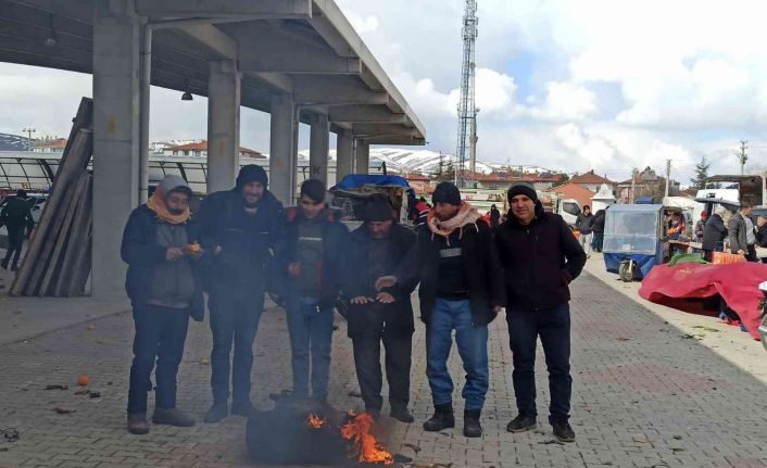 Esnafın ekmek parası için eksi 10 derecede soğukla mücadelesi