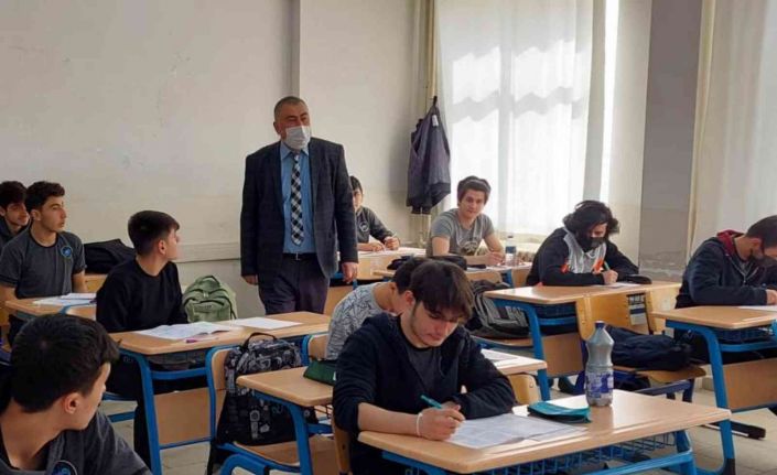 İmam hatip lisesi öğrencilerine mesleki sınav yapıldı