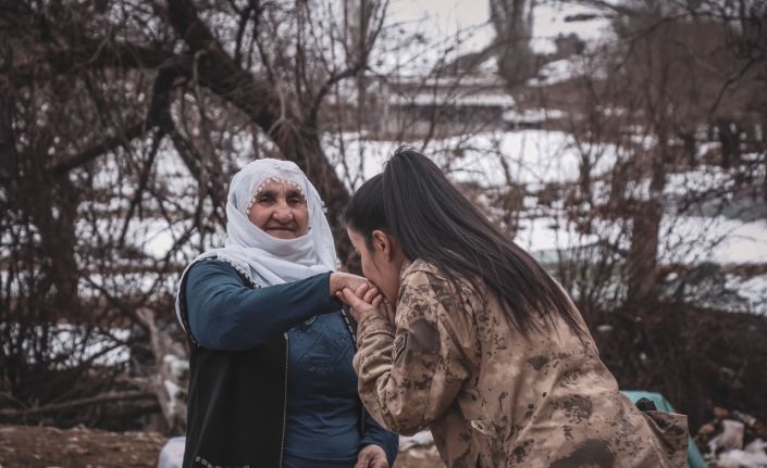 Jandarma yaşlıları unutmadı