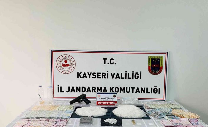 Jandarmadan uyuşturucu tacirlerine operasyon: 4 gözaltı