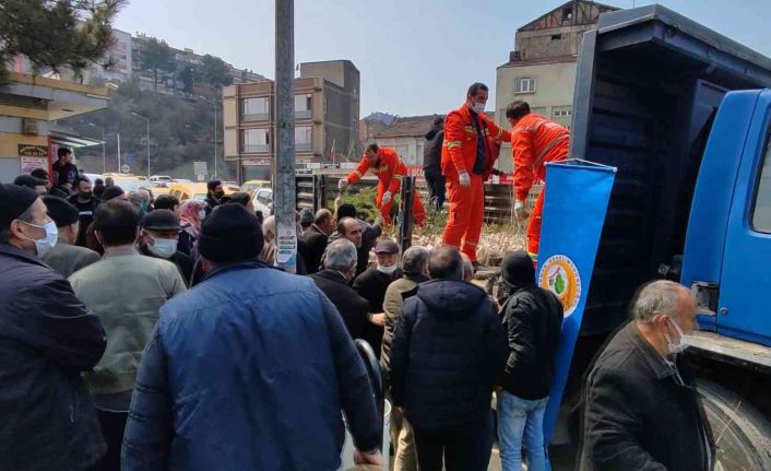 Karabük’te 3 bin 500 fidan vatandaşlara ücretsiz dağıtıldı