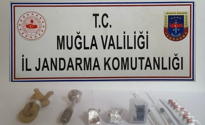 Kontrol noktasında durdurulan araçta uyuşturucu maddeler bulundu