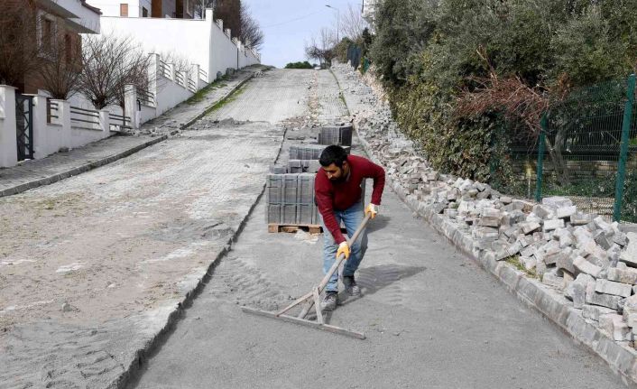 Kuşadası Belediyesi, yol yapım çalışmalarına ara vermiyor