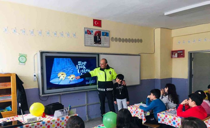 Kütahya polisinden öğrencilere temel trafik eğitimi