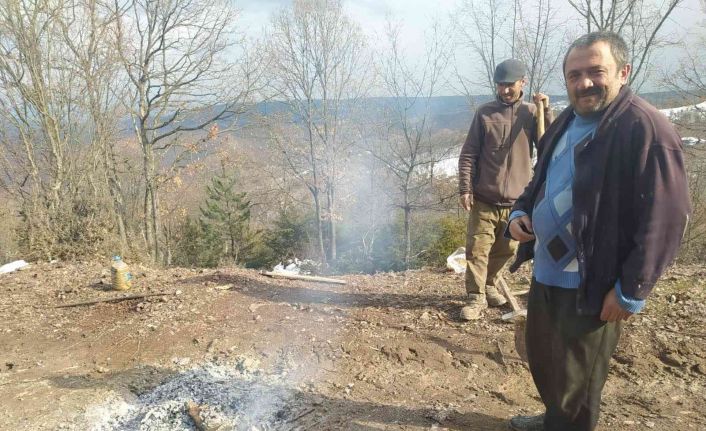 Mahalleliden ilginç yöntem: Kaya parçasını yakarak kırdı