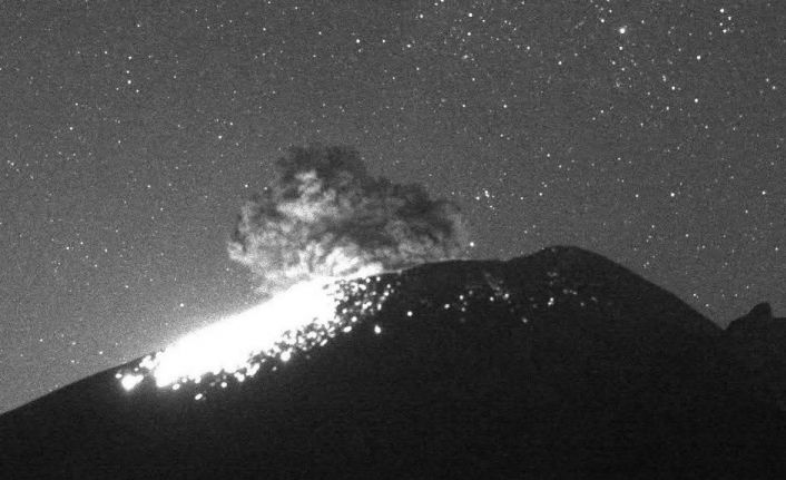 Meksika’daki Popocatepetl Yanardağı’nda patlama