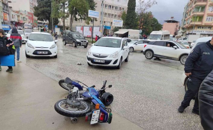 Otomobil ile çarpışan motosikletin sürücüsü yaralandı