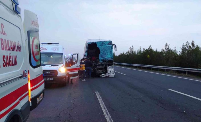 Şanlıurfa’da yolcu otobüsü tırla çarpıştı: 10 yaralı