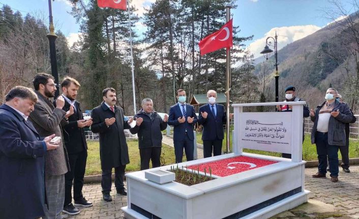 Şehit Jandarma Uzman Çavuş Arif Demirel kabrinde dualarla anıldı