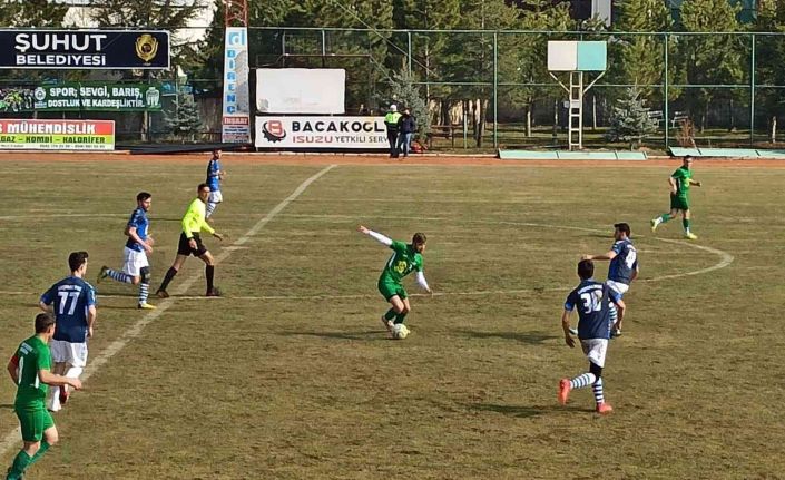 Şuhut Belediye Hisarspor kazanmasını bildi