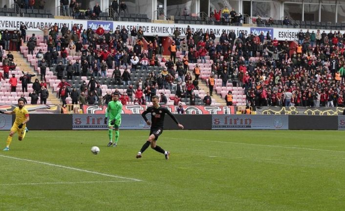 TFF 2. Lig: Eskişehirspor: 1 - Tarsus İdman Yurdu: 5