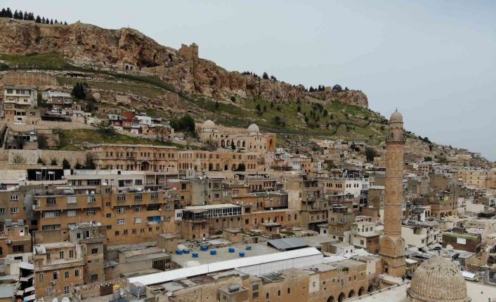 Turistler kış mevsimine aldırış etmeden Mardin’e akın ediyor