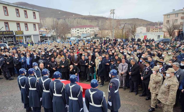 Vanlı şehit gözyaşları arasında son yolculuğuna uğurlandı