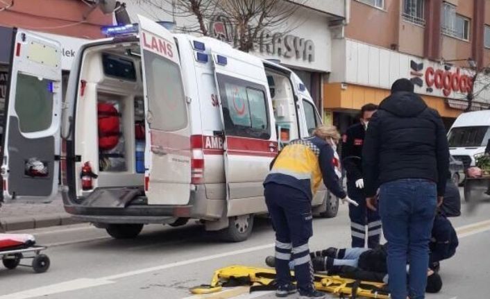 Yayaya çarpmamak isterken yaralandı