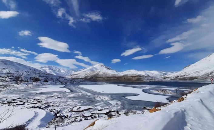 Yüzen adalar kar ile ayrı güzel