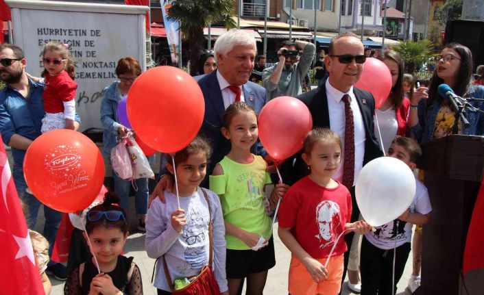 23 Nisan’da yüzlerce çocuk eğlendi