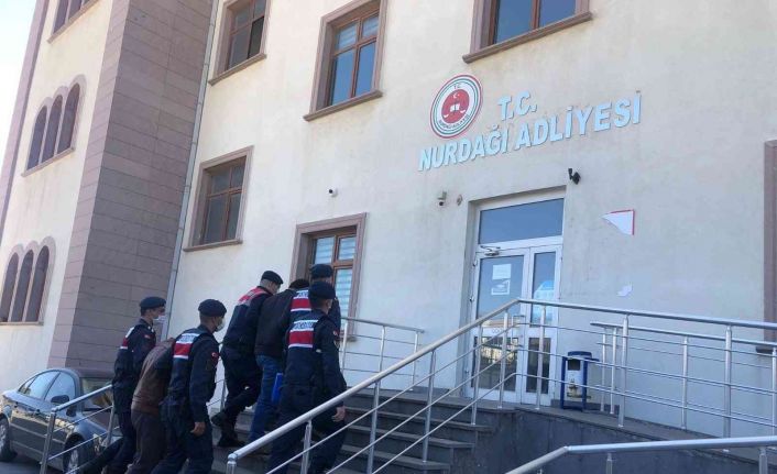 300 bin liralık demir çit çalan şüpheliler JASAT’tan kaçamadı