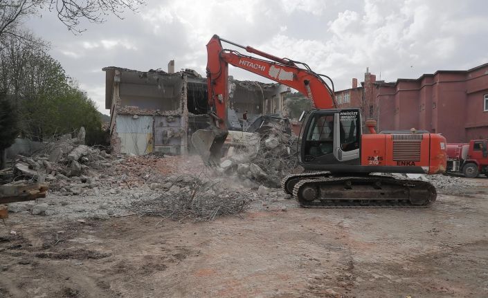 30 Ağustos İlkokulu’nun yıkımı başladı