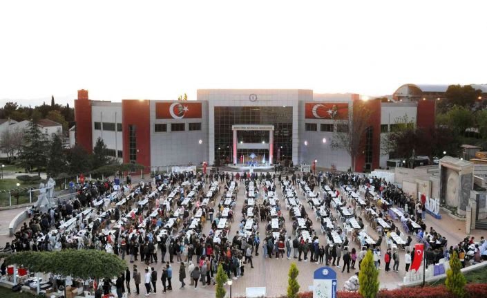 ADÜ Ailesi geleneksel iftar yemeğinde bir araya geldi