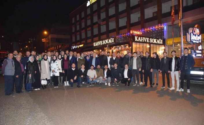 AK Parti Teşkilatı gençlerle sahur yaptı