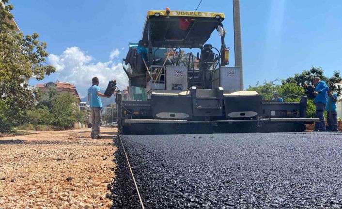 Alanya’nın yeni açılan yolları asfaltlanıyor