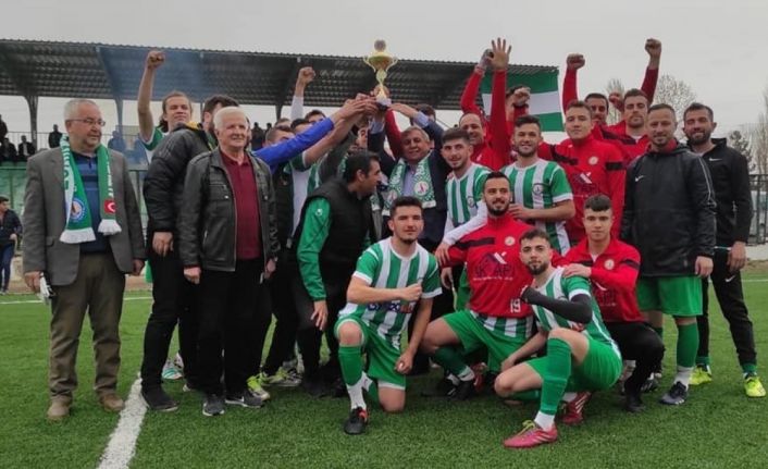 Altıntaş Belediye Gençlikspor şampiyonluk kupasını aldı