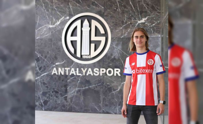 Antalyaspor Emre Uzun ile 3+2 yıllık sözleşme imzaladı