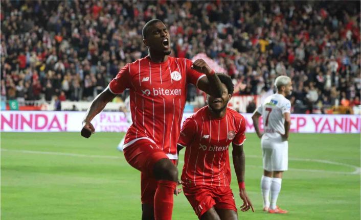 Antalyaspor’da Haji Wright, performansıyla göz dolduruyor